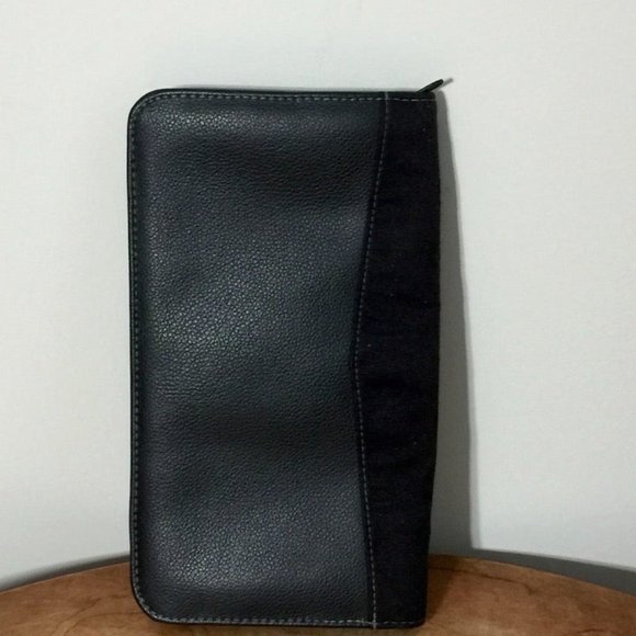 Insight Vacation Passport Wallet - Picture 4 of 12